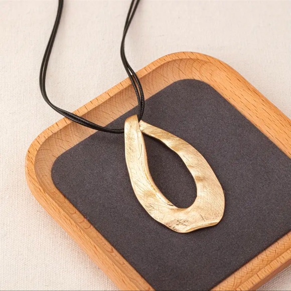 New Gold Vintage Pendant Charm Statement Cord Necklace NWT - Picture 6 of 6